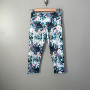 Onnzie Capri Leggings
